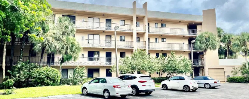 Picture of 4820 Lucerne Lakes Boulevard W 401, Lake Worth FL 33467