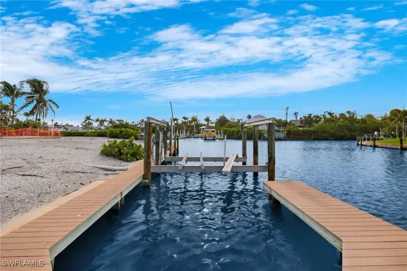 Picture of 761 Limpet Dr, Sanibel FL 33957