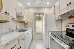 Picture of 1112 Lake Terrace 111, Boynton Beach, FL 33426