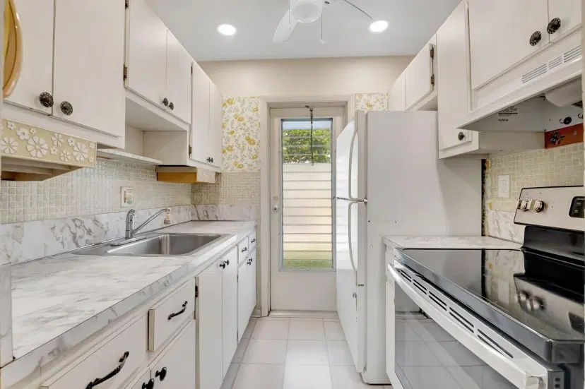 Picture of 1112 Lake Terrace 111, Boynton Beach FL 33426