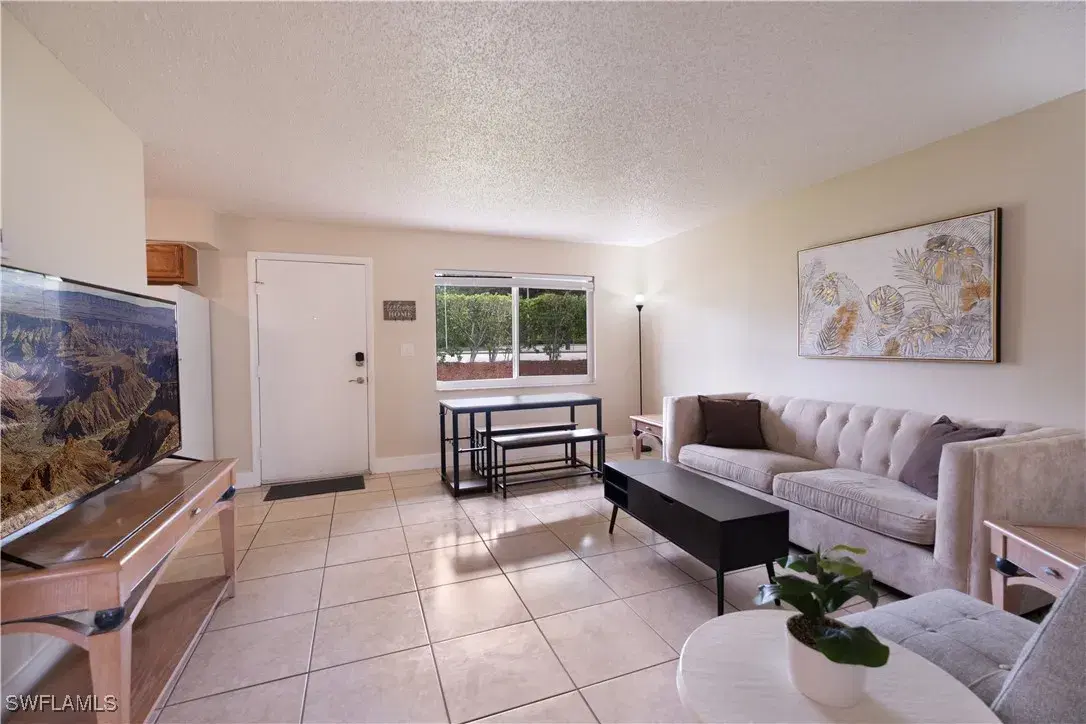 Picture of 3325 Airport Rd N U4, Naples, FL 34105