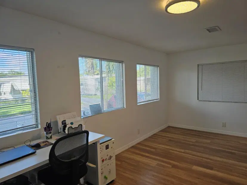 Picture of 10550 W State Rd 84 92, Davie FL 33324