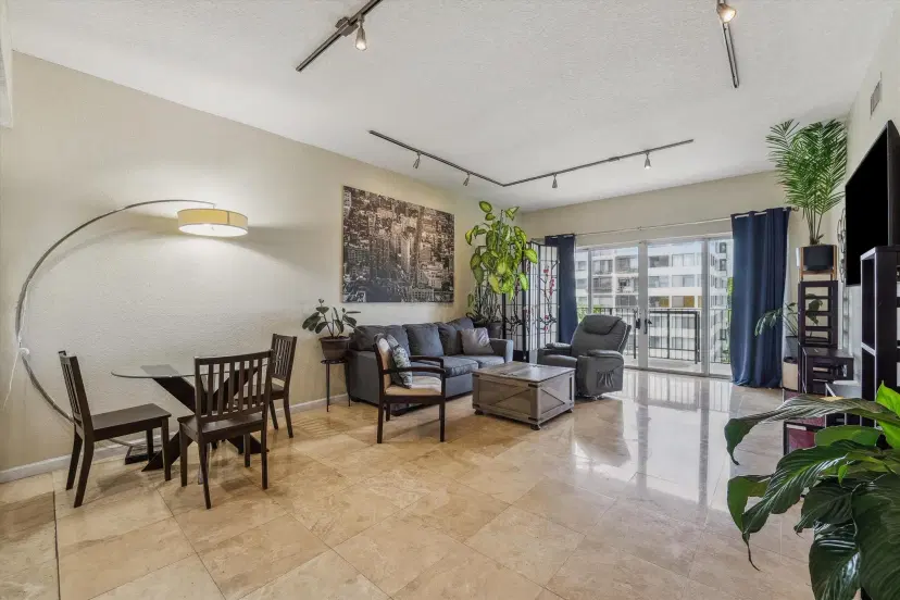 Picture of 1640 Presidential Way 507, West Palm Beach FL 33401