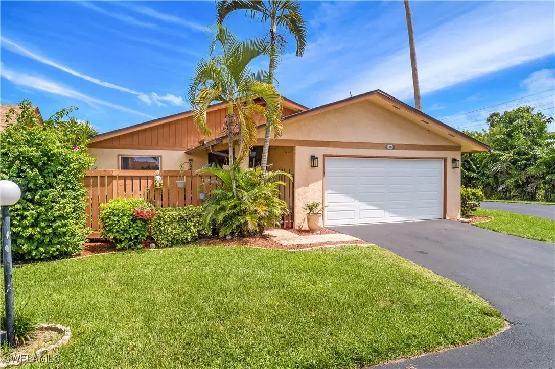 Picture of 6484 Royal Woods Dr, Fort Myers, FL 33908