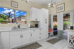 Picture of 6484 Royal Woods Dr, Fort Myers, FL 33908