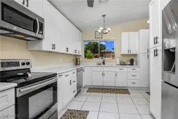 Picture of 6484 Royal Woods Dr, Fort Myers, FL 33908