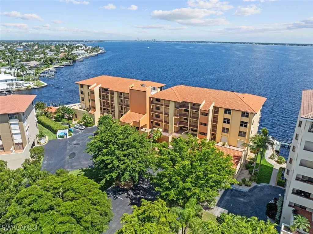 Picture of 4015 SE 20Th Pl 206, Cape Coral, FL 33904