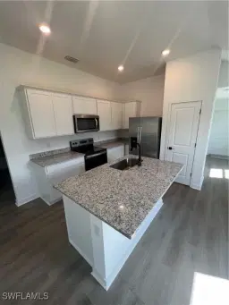 Picture of 170 Blackstone Dr, Fort Myers, FL 33913