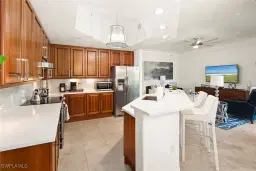 Picture of 985 Sandpiper St I205, Naples, FL 34102