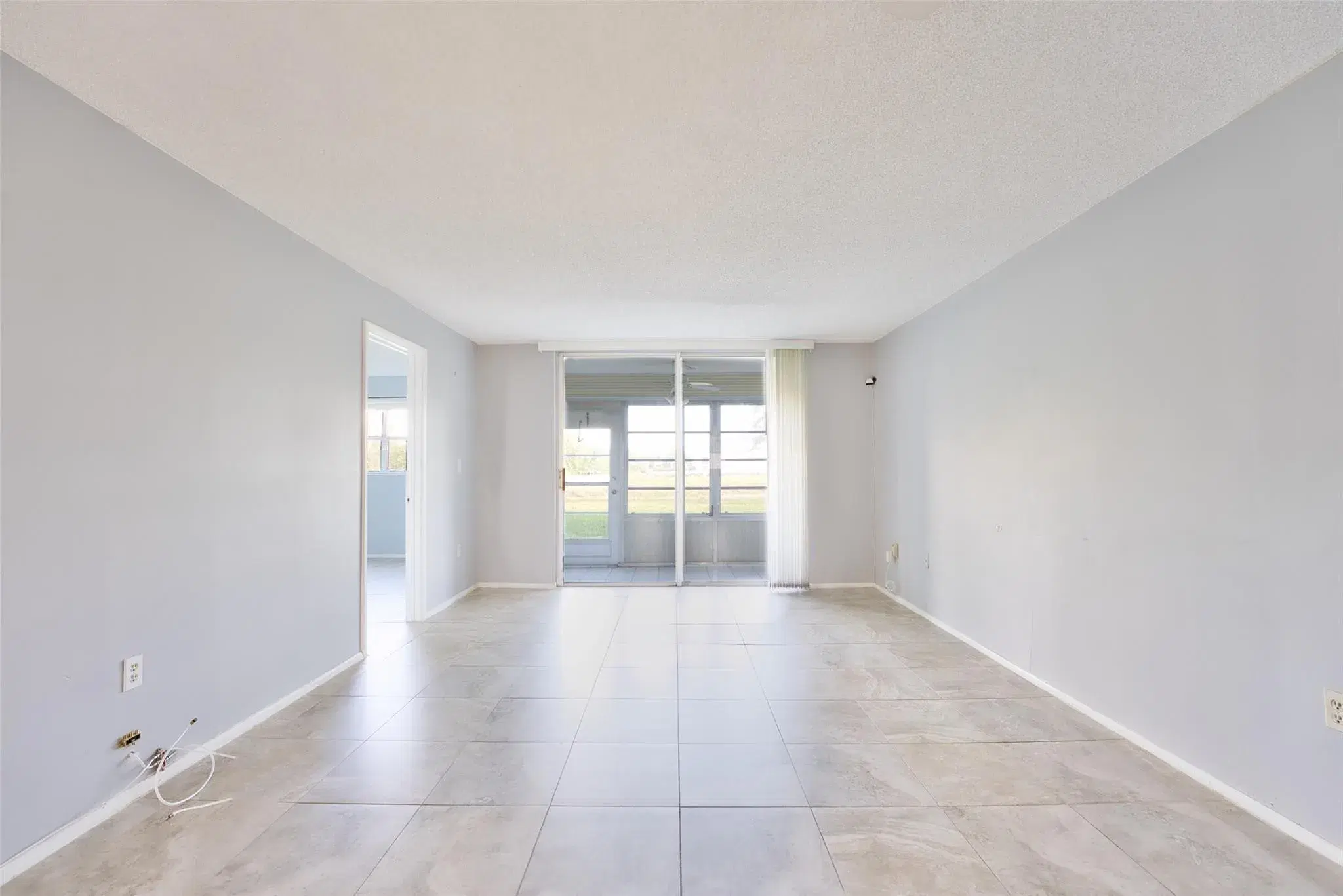 Picture of 7991 N Sunrise Lakes Dr N 109, Sunrise, FL 33322