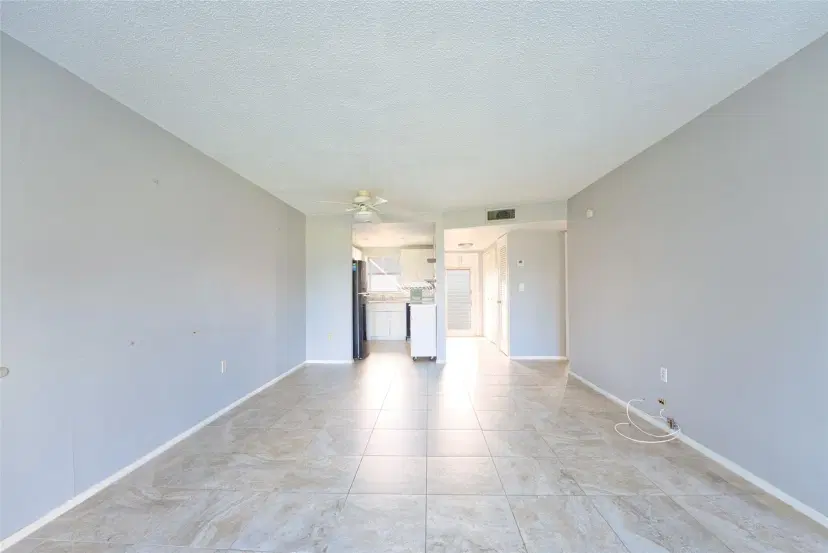 Picture of 7991 N Sunrise Lakes Dr N 109, Sunrise FL 33322