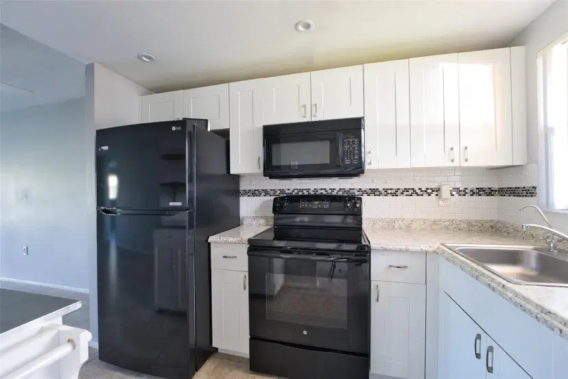 Picture of 7991 N Sunrise Lakes Dr N 109, Sunrise FL 33322