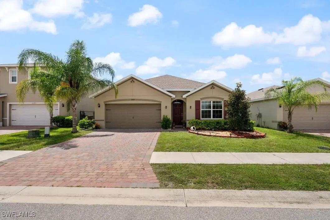 Picture of 10563 Crossback Ln, Lehigh Acres, FL 33936