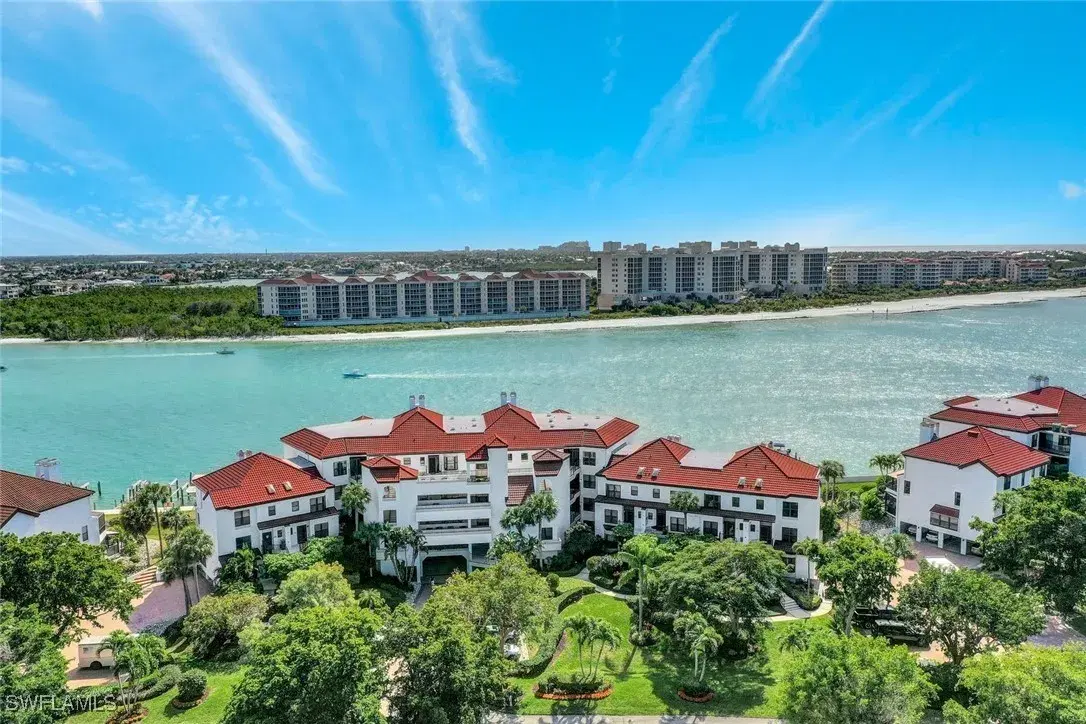 Picture of 334 La Peninsula Blvd 334, Naples, FL 34113