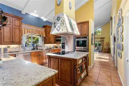 Picture of 505 Tierra Mar Ln W 48, Naples, FL 34108