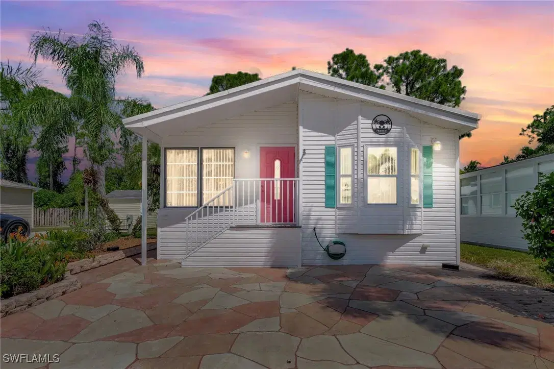 Picture of 1031 Crystal Lake Dr, Naples, FL 34120