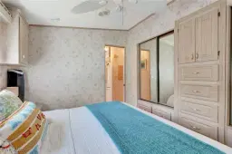Picture of 1031 Crystal Lake Dr, Naples, FL 34120