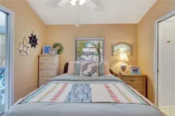 Picture of 1031 Crystal Lake Dr, Naples, FL 34120