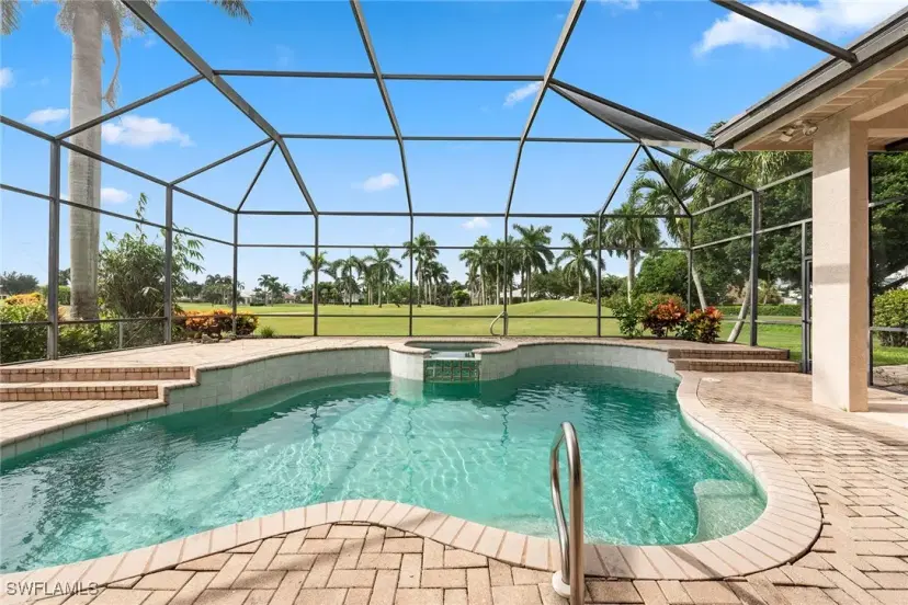 Picture of 530 Harbour Dr, Naples FL 34103