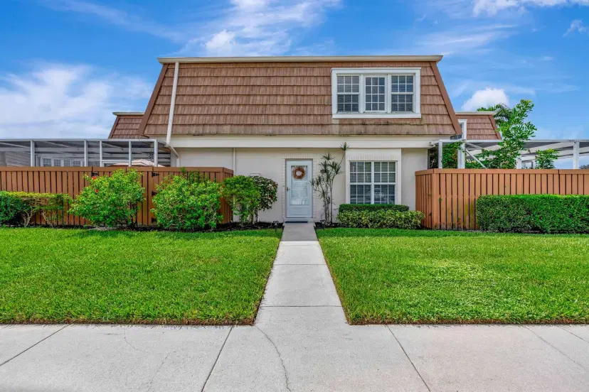 Picture of 11571 Winchester Drive 27 D, Palm Beach Gardens FL 33410