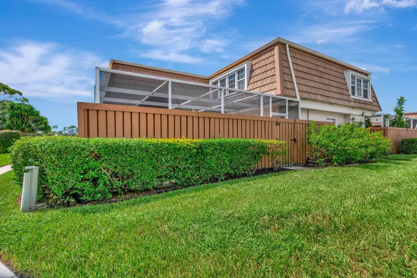 Picture of 11571 Winchester Drive 27 D, Palm Beach Gardens FL 33410