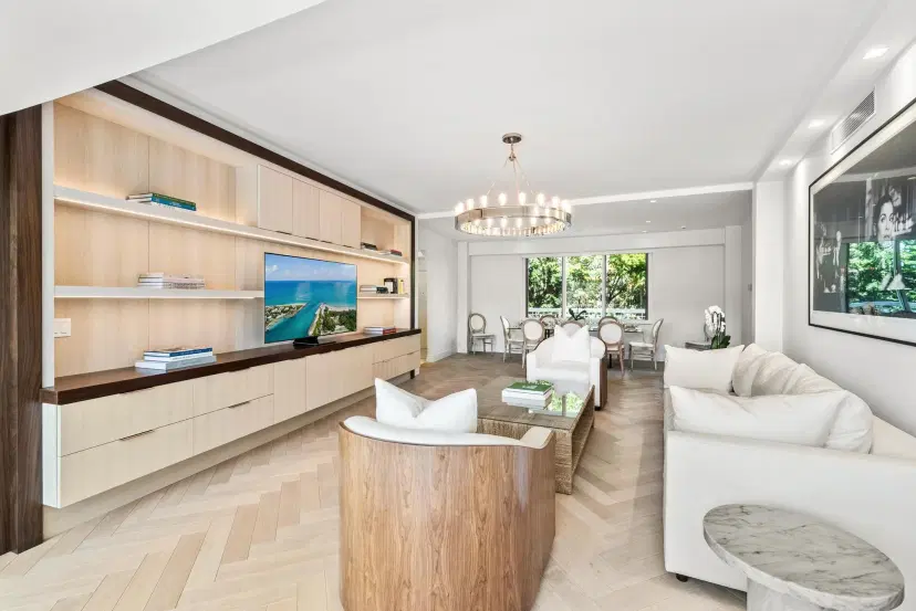 Picture of 389 S Lake Drive 2G, Palm Beach FL 33480