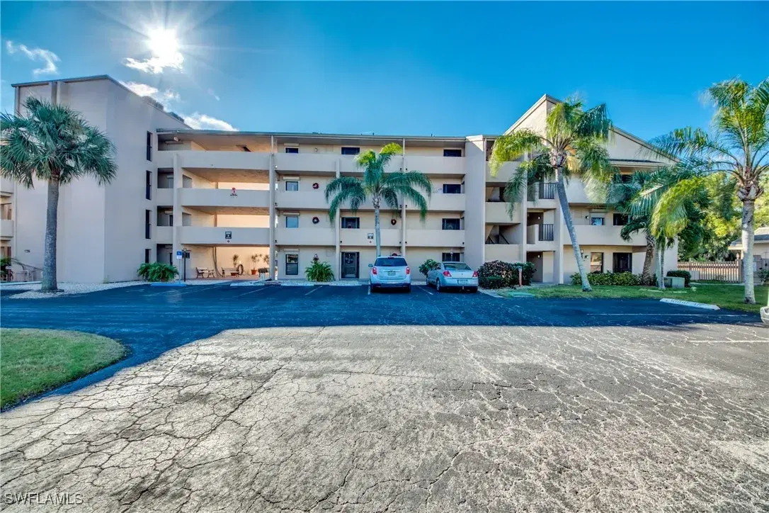 Picture of 2067 W Lakeview Blvd 2, North Fort Myers, FL 33903
