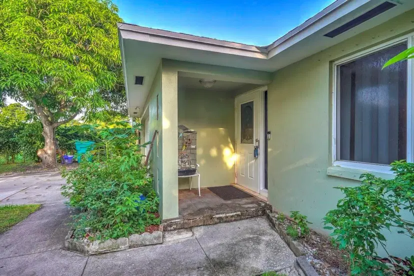 Picture of 179 SE 27Th Place, Boynton Beach FL 33435