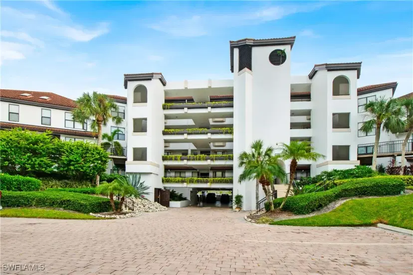 Picture of 231 La Peninsula Blvd 231, Naples FL 34113