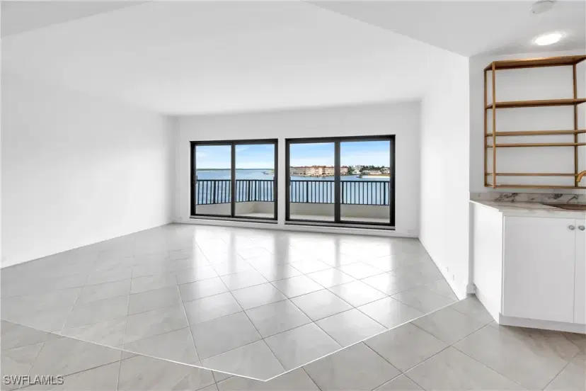 Picture of 231 La Peninsula Blvd 231, Naples FL 34113