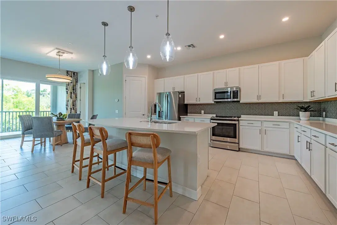 Picture of 172 Indies Dr E # 201, Naples, FL 34114