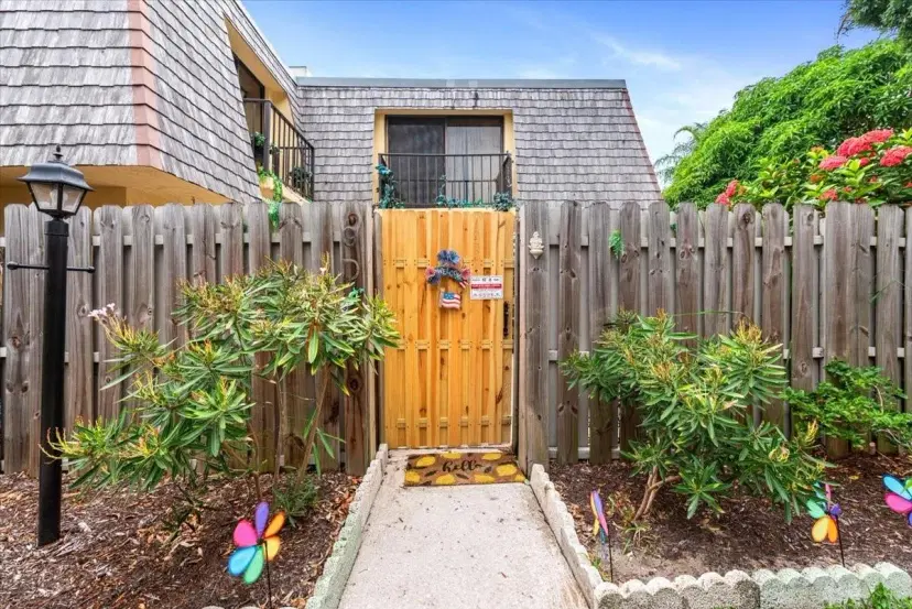 Picture of 1170 6Th Ave 9D, Vero Beach FL 32960