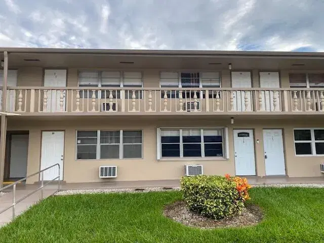 Picture of 24 Kingswood B 24, West Palm Beach FL 33417