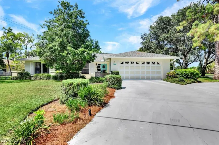 Picture of 521 Piper Blvd, Naples FL 34110
