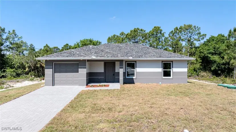 Picture of 562 Redwood Ave S, Lehigh Acres FL 33974