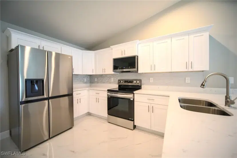 Picture of 562 Redwood Ave S, Lehigh Acres FL 33974