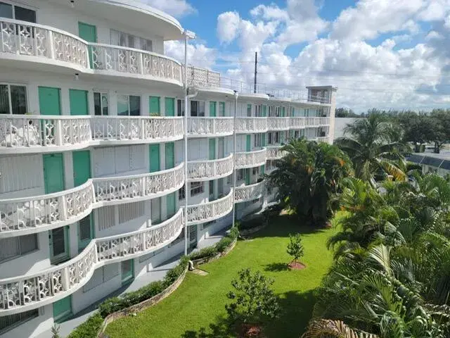 Picture of 2381 Sunset Avenue 406, Lake Worth Beach FL 33461