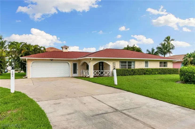 Picture of 101 Jamaica Dr, Naples FL 34113