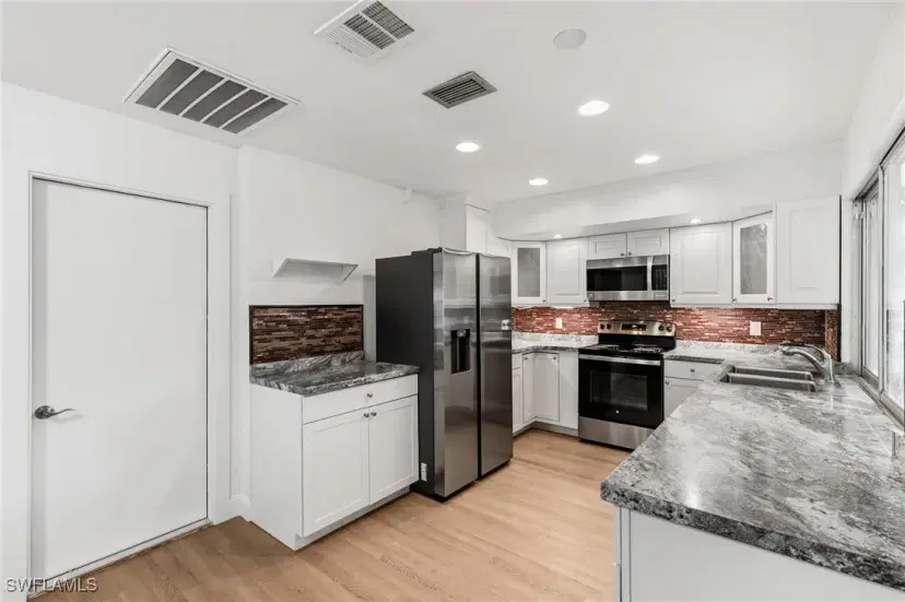 Picture of 101 Jamaica Dr, Naples FL 34113