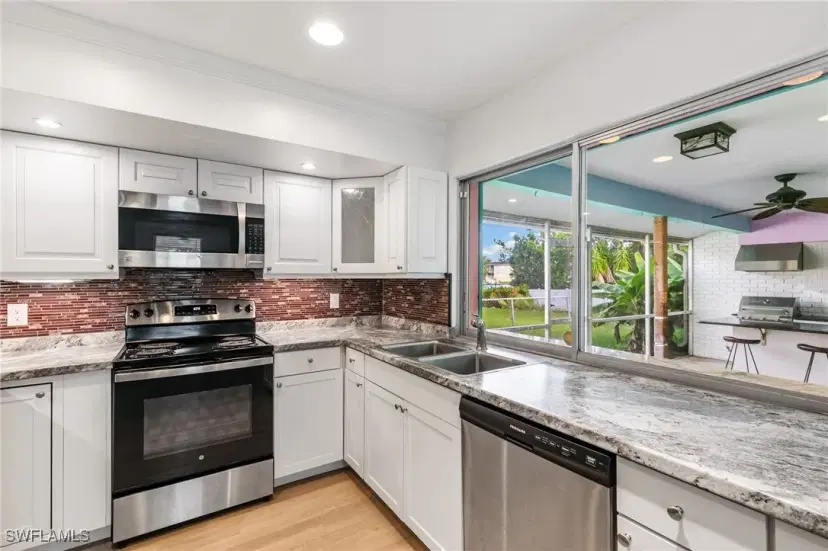 Picture of 101 Jamaica Dr, Naples FL 34113