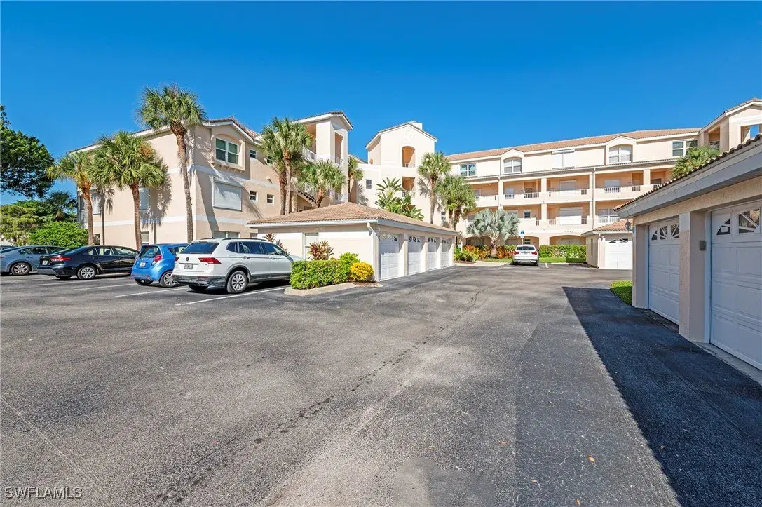 Picture of 992 Woodshire Ln D205, Naples, FL 34105