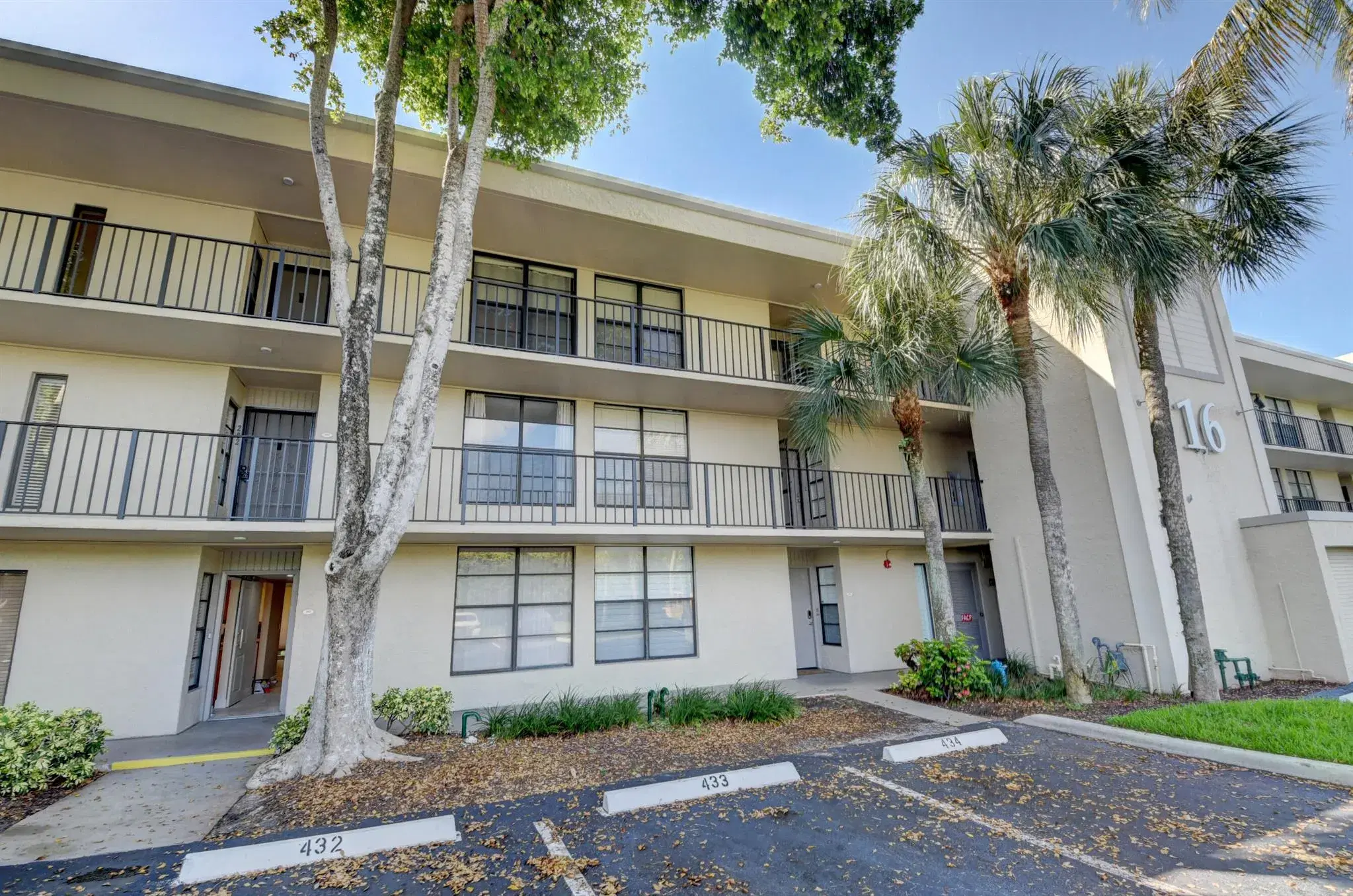 Picture of 16 Royal Palm Way 202, Boca Raton, FL 33432