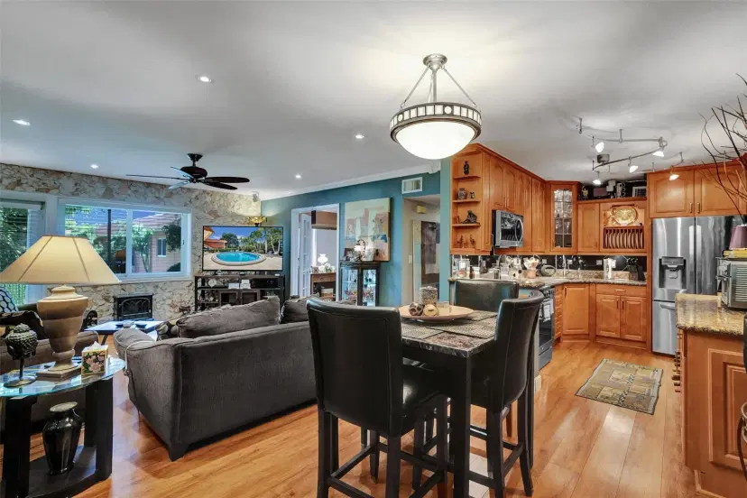 Picture of 140 NE 19Th Ct 220E, Wilton Manors FL 33305