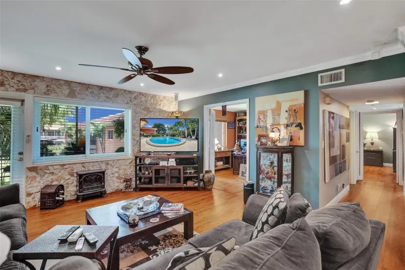 Picture of 140 NE 19Th Ct 220E, Wilton Manors FL 33305