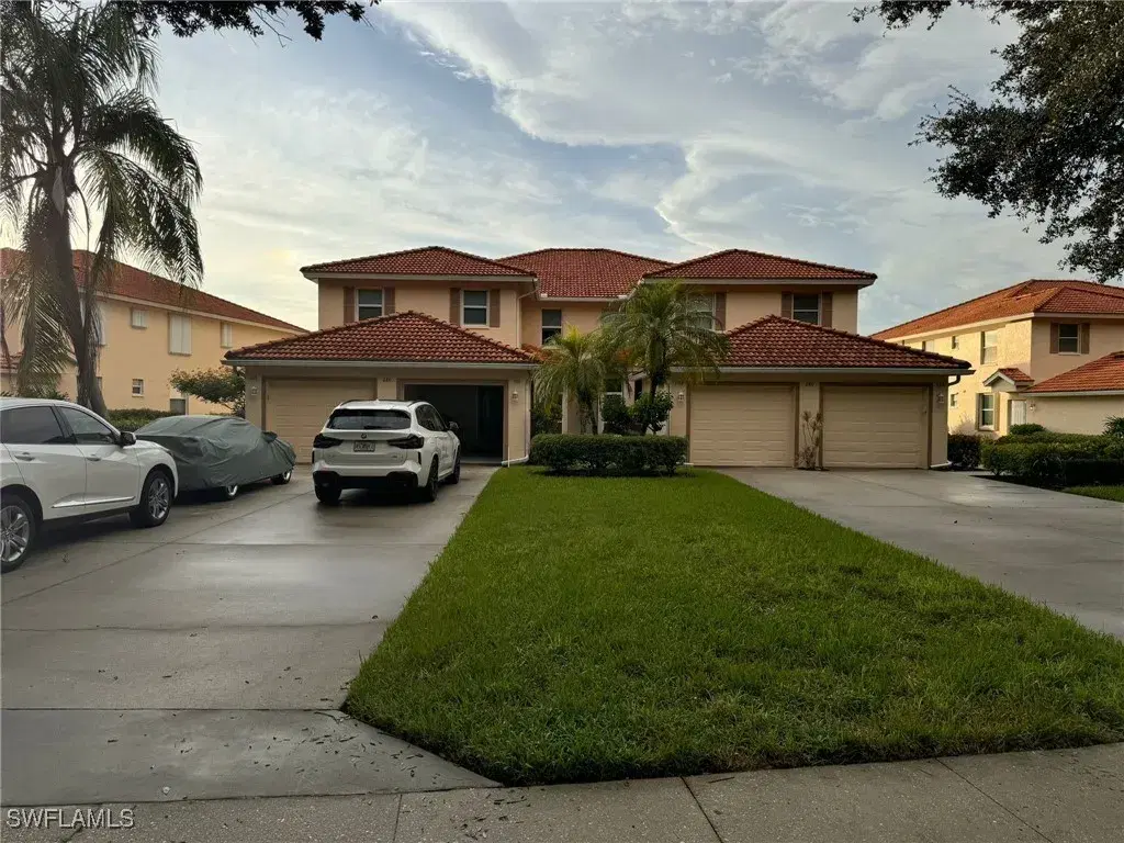 Picture of 280 Robin Hood Cir 101, Naples, FL 34104