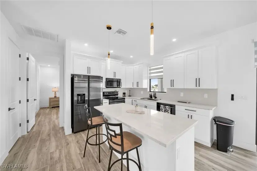 Picture of 533 NE 15Th Ter, Cape Coral FL 33909