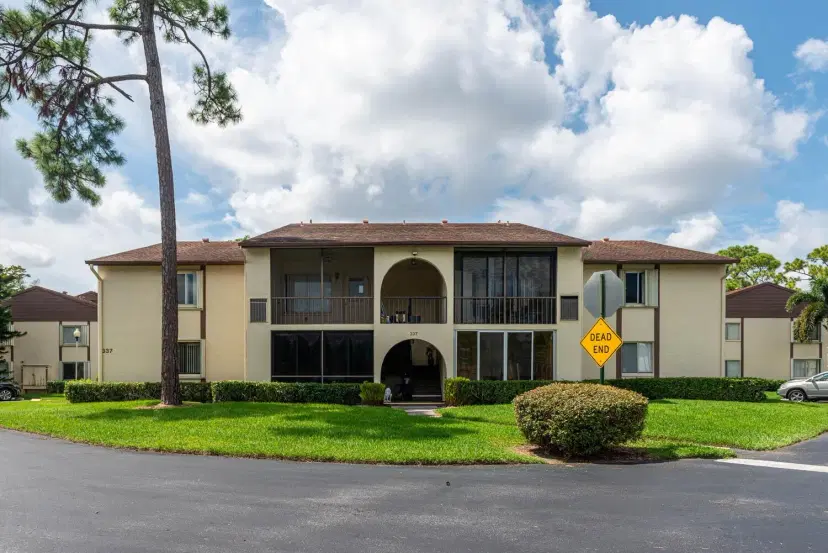 Picture of 337 Knotty Pine Circle D2, Greenacres FL 33463