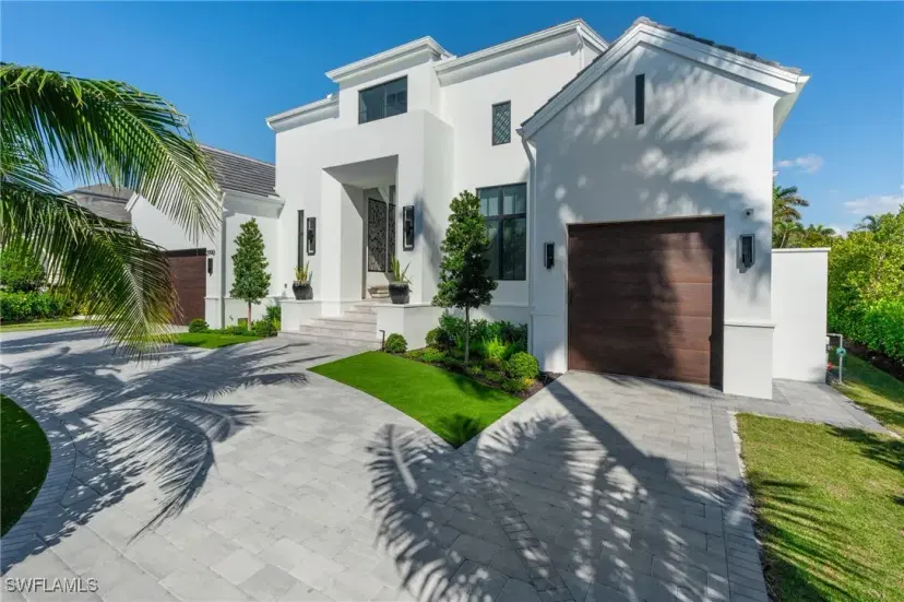 Picture of 2990 Leeward Ln, Naples FL 34103