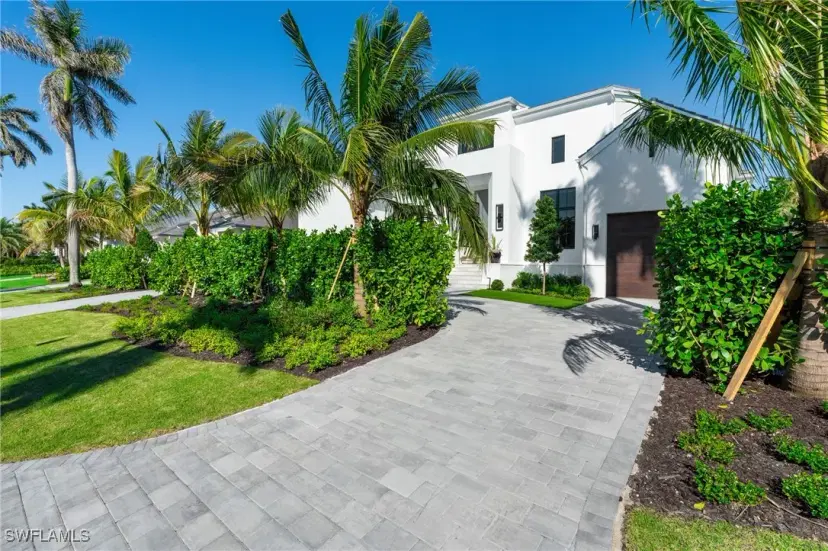 Picture of 2990 Leeward Ln, Naples FL 34103