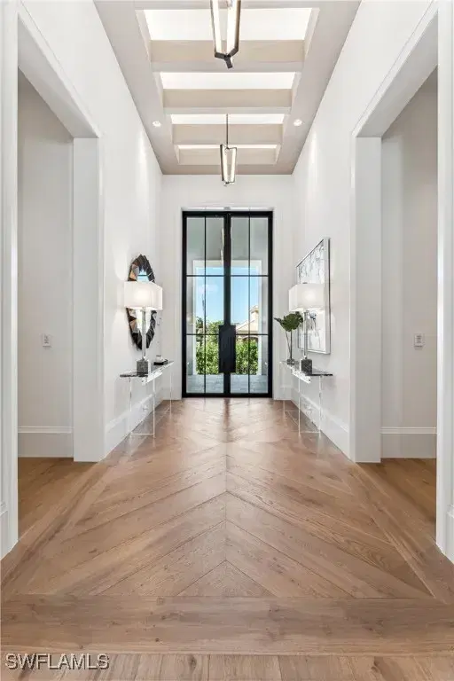 Picture of 2990 Leeward Ln, Naples FL 34103